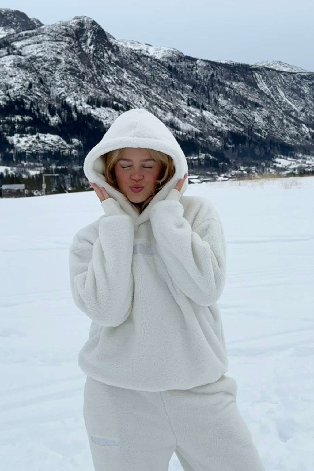 SNOW BUNNY OVERSIZED HOODIE